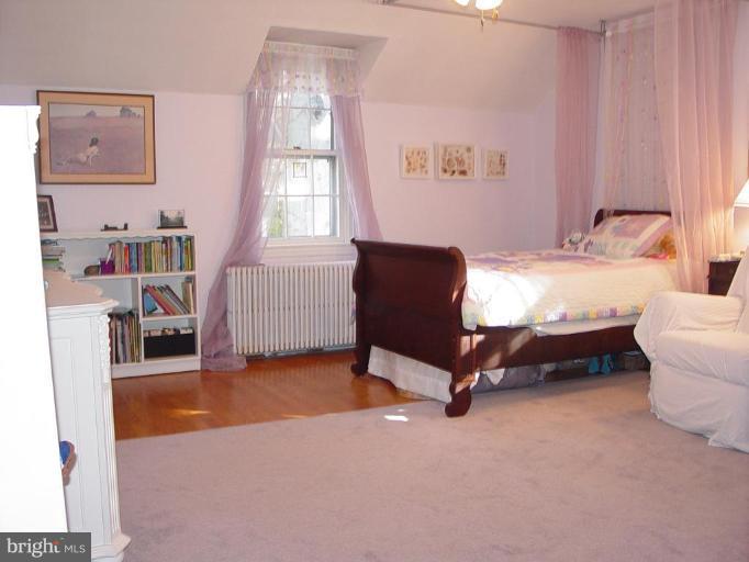 907 Kingston Road Baltimore, MD 21212 - Photo 10 of 23 Second bedroom, with two closets. So big, spacious