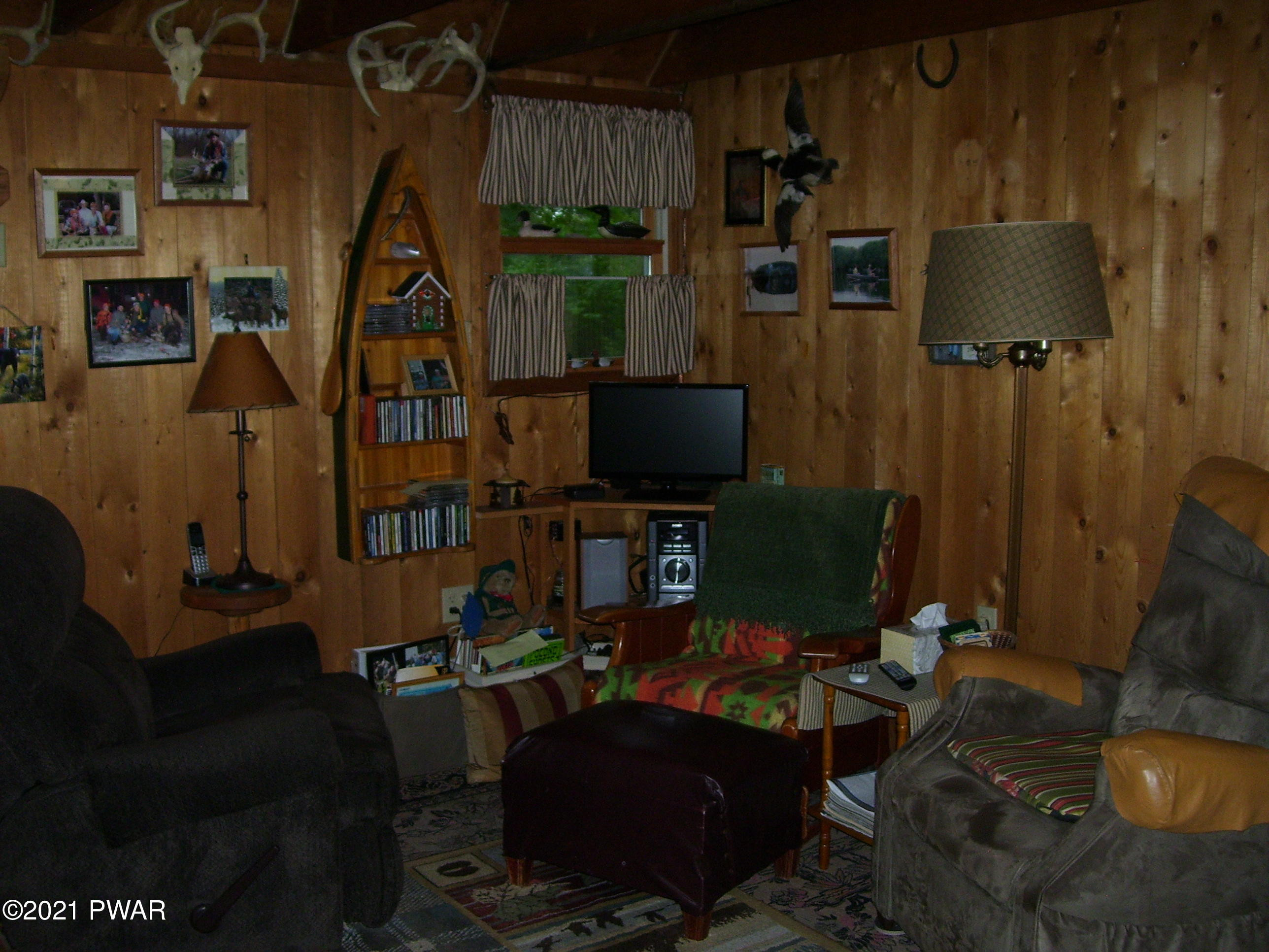 352 North Shore Road Greentown, PA 18426 - Photo 20 of 46 Living Room