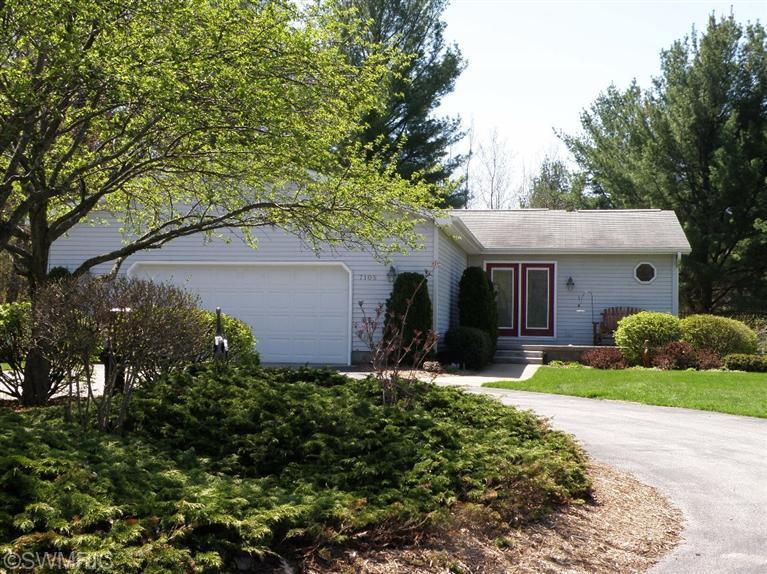 7105 West No Name Road Ludington, MI 49431 - Photo 1 of 28 Primary Photo