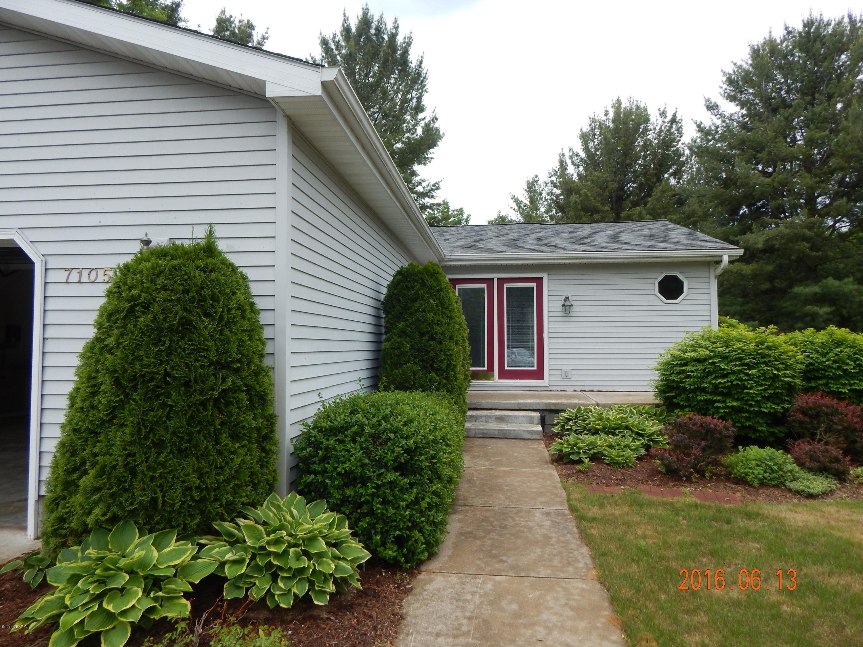 7105 West No Name Road Ludington, MI 49431 - Photo 20 of 28 Front Entry