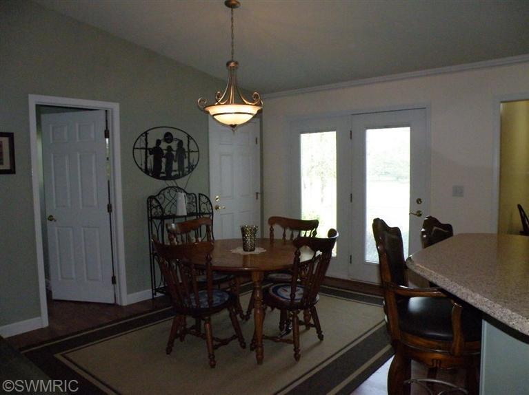 7105 West No Name Road Ludington, MI 49431 - Photo 4 of 28 Dining Area