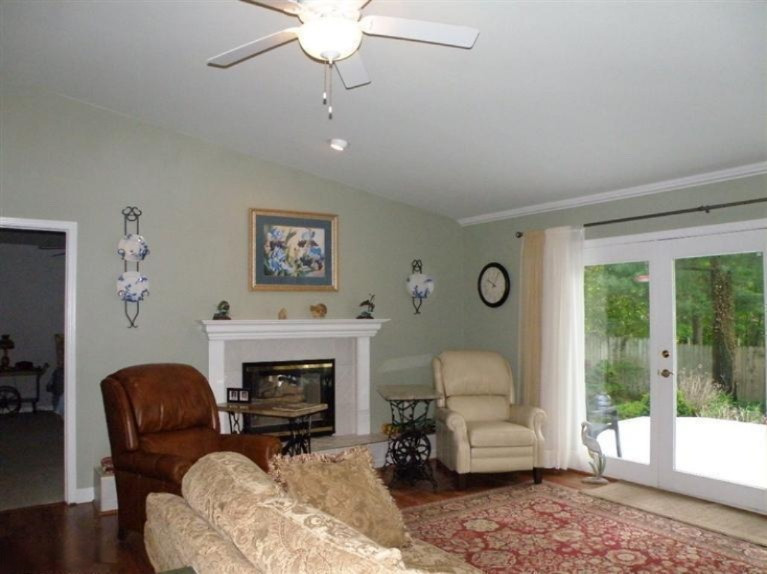 7105 West No Name Road Ludington, MI 49431 - Photo 5 of 28 Living Room