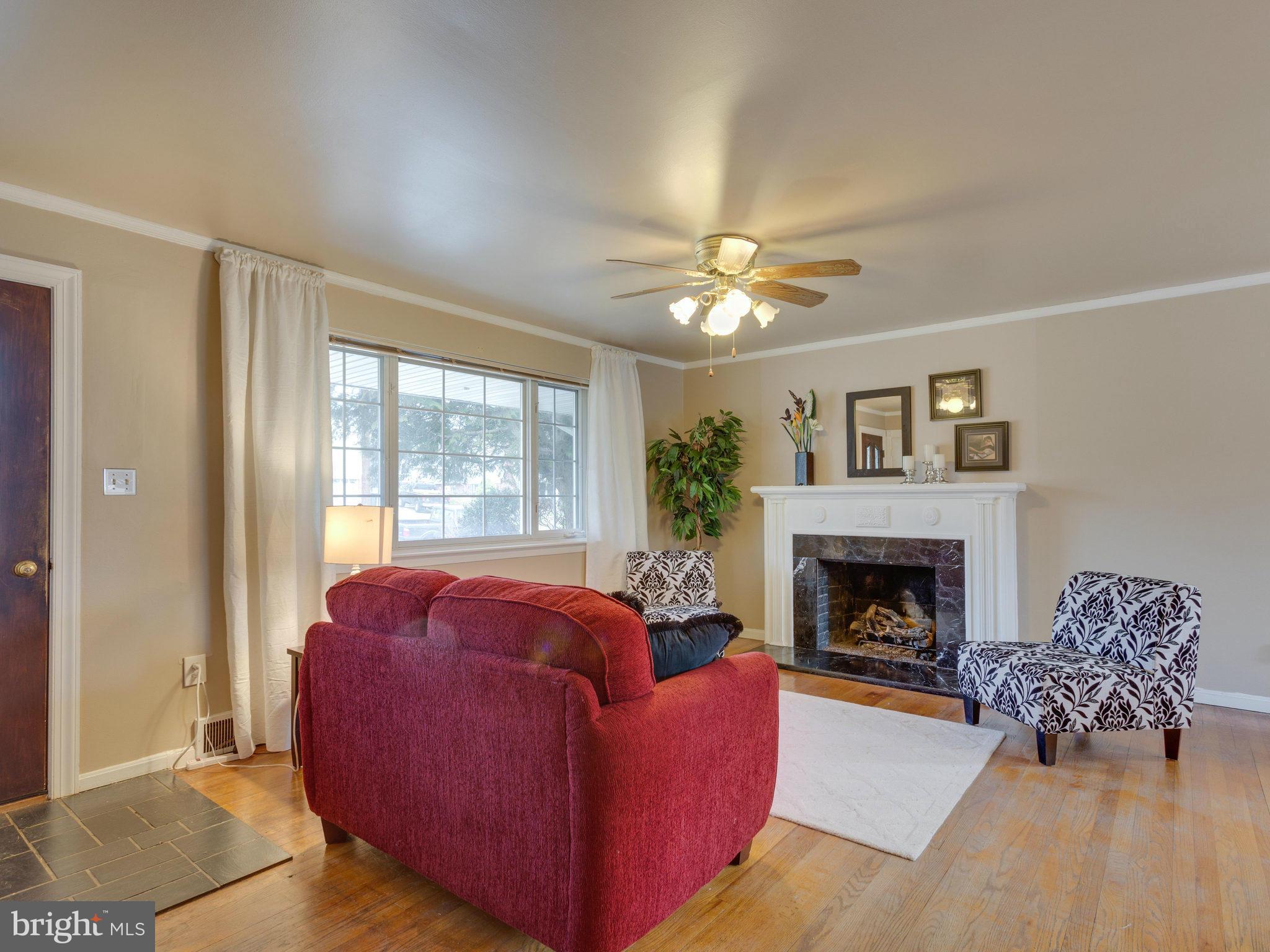 5224 Ferndale Street Springfield, VA 22151 - Photo 3 of 30 Living Room