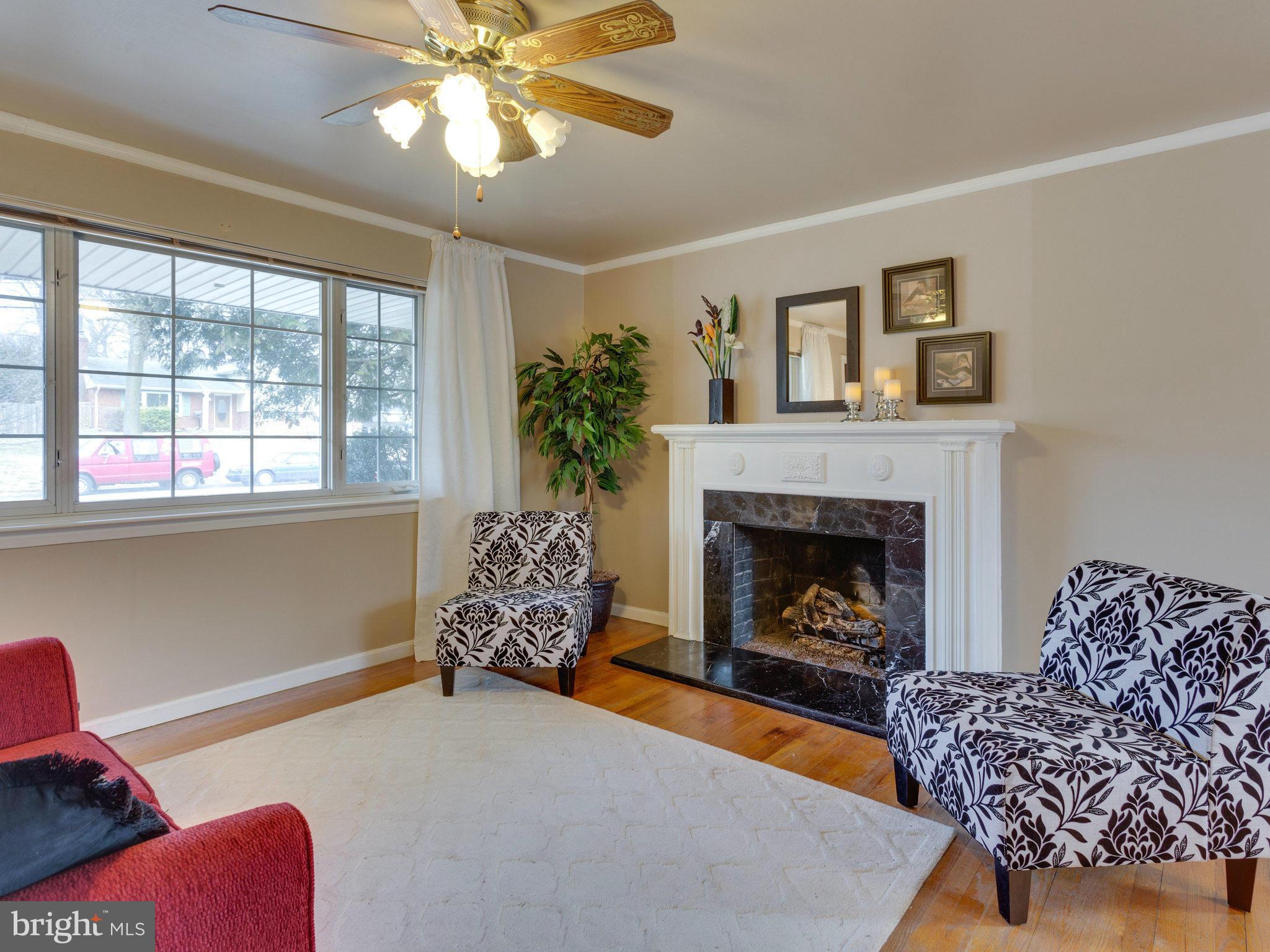 5224 Ferndale Street Springfield, VA 22151 - Photo 4 of 30 Living Room