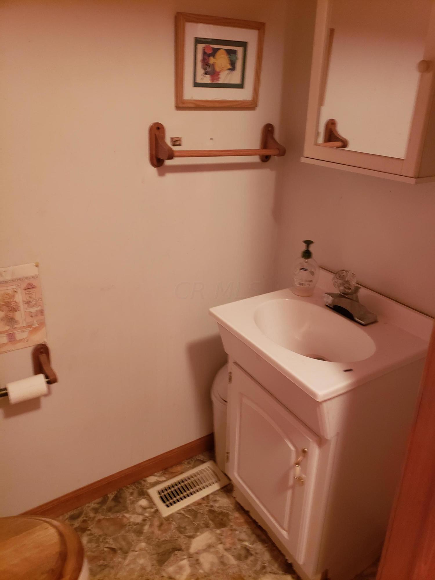 19766 Thompson Ridge Road Laurelville, OH 43135 - Photo 7 of 21