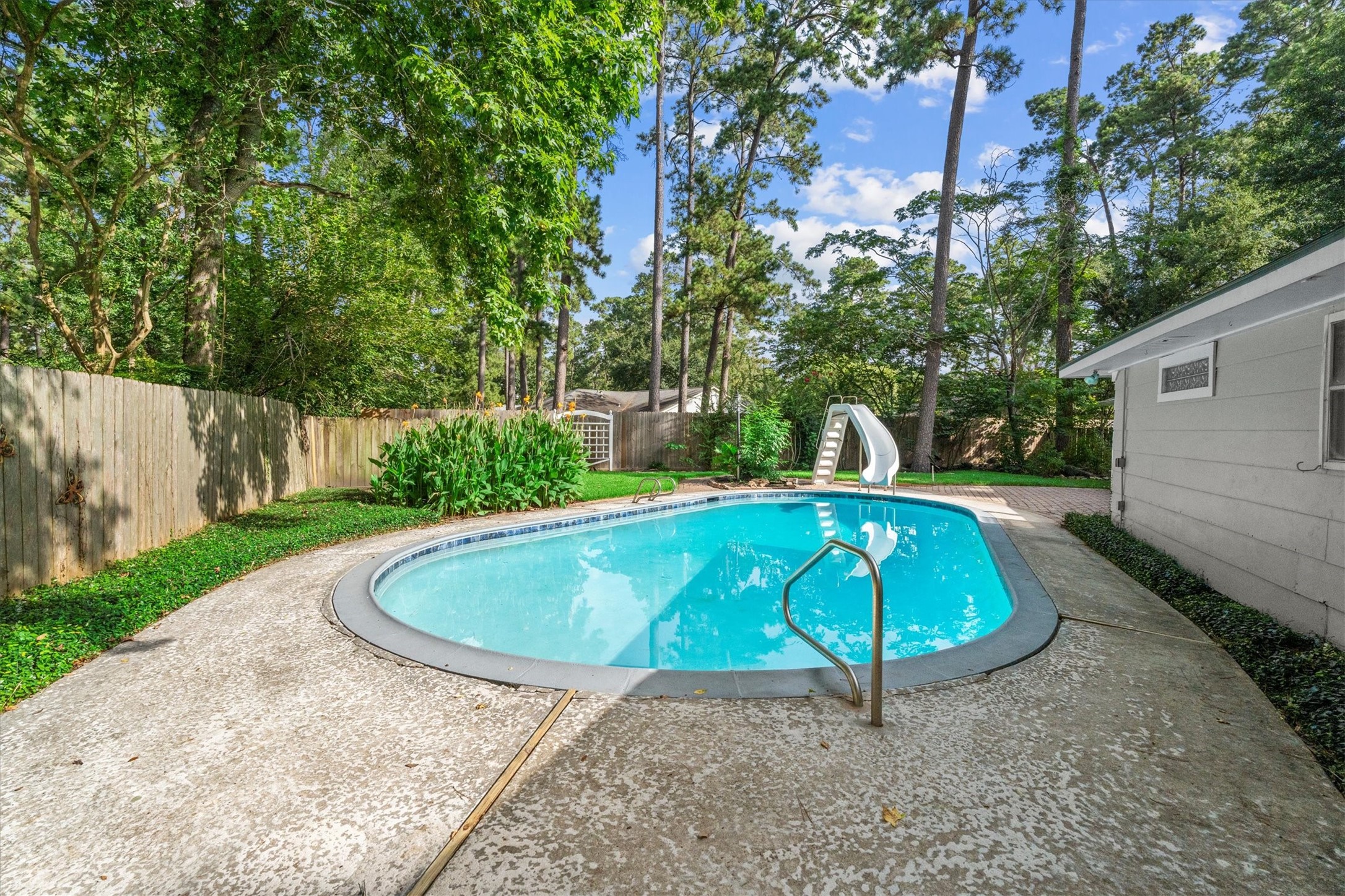 25319 Old Carriage Lane Spring, TX 77373 - Photo 34 of 35 a view of a backyard with swimming pool