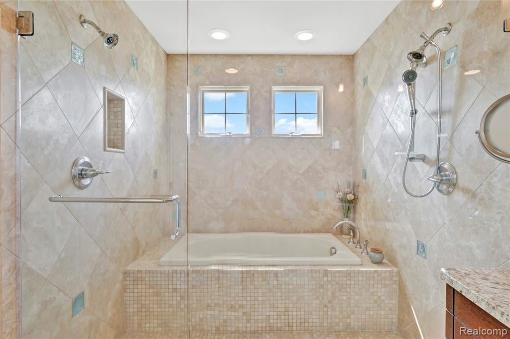 2288 South Long Lake Road Fenton, MI 48430 - Photo 21 of 47 Gallery Image 21