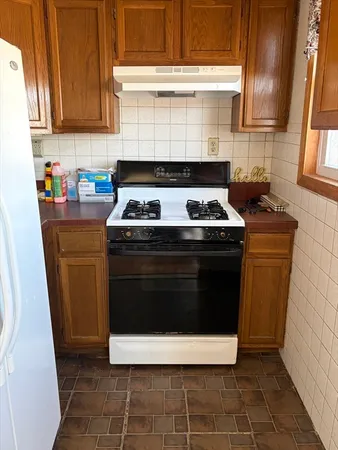 $1,500 | 31 Cross Street, Unit 3, Fall River, MA 02723