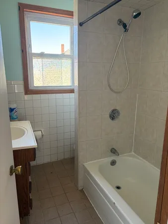 $1,500 | 31 Cross Street, Unit 3, Fall River, MA 02723