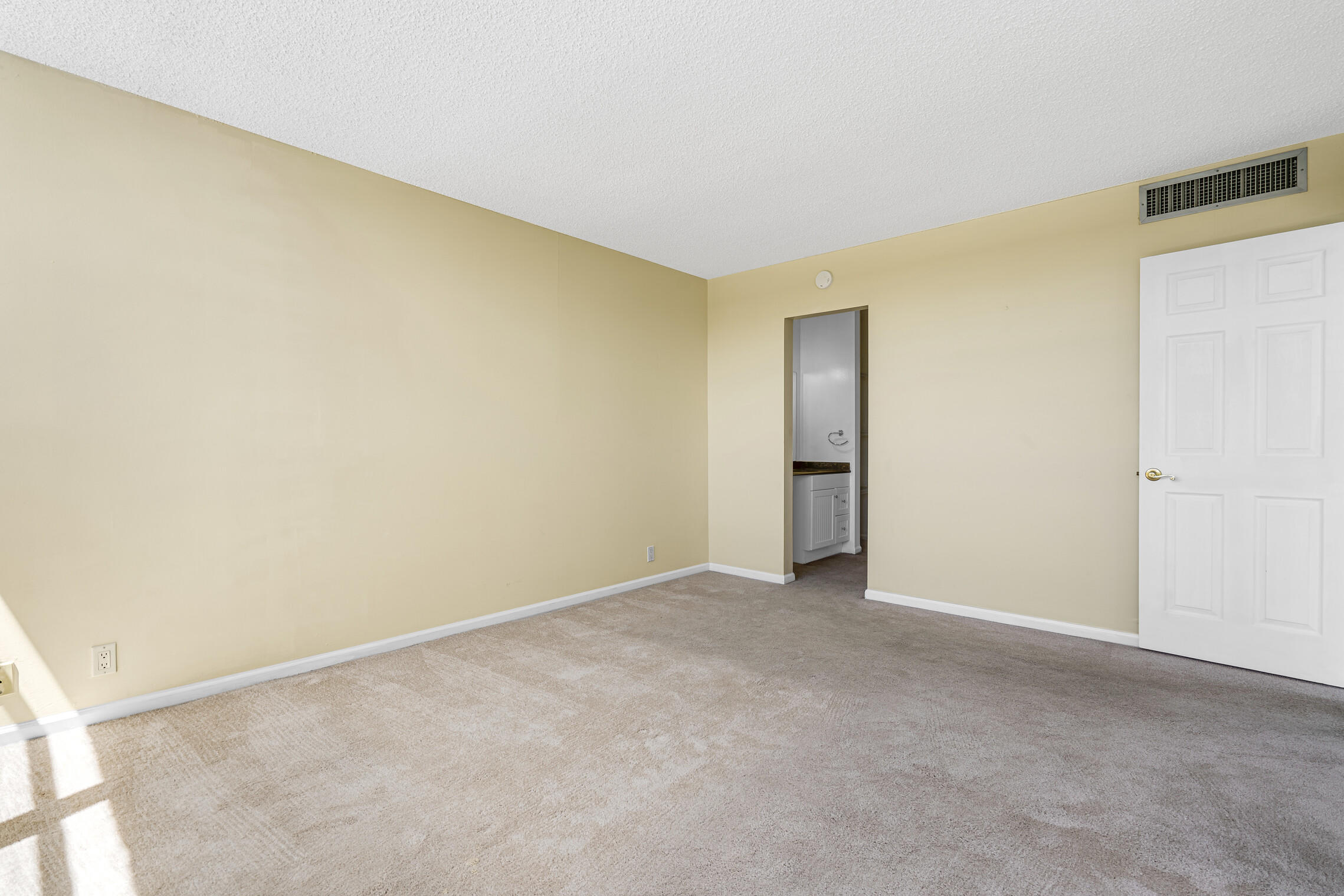 336 Golfview Road, Unit 411 North Palm Beach, FL 33408 - Photo 6 of 30 02_336_Golfview_Road_411__2_mls