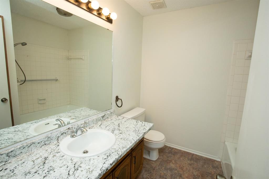 1202 Randy Drive Graham, TX 76450 - Photo 23 of 32 Hall bathroom
