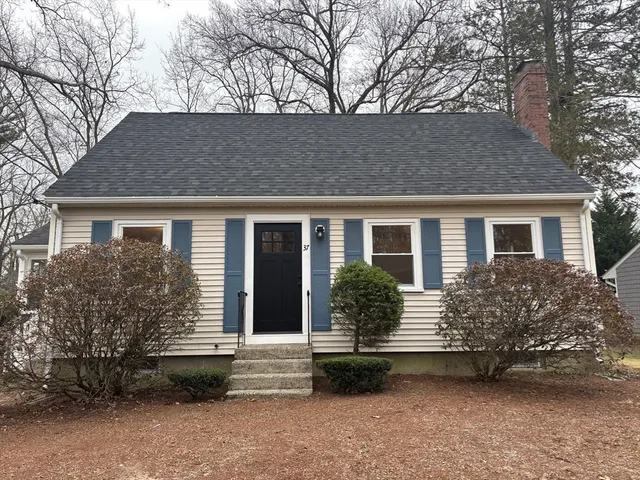 $625,000 | 37 Berlin Street, Rockland, MA 02370