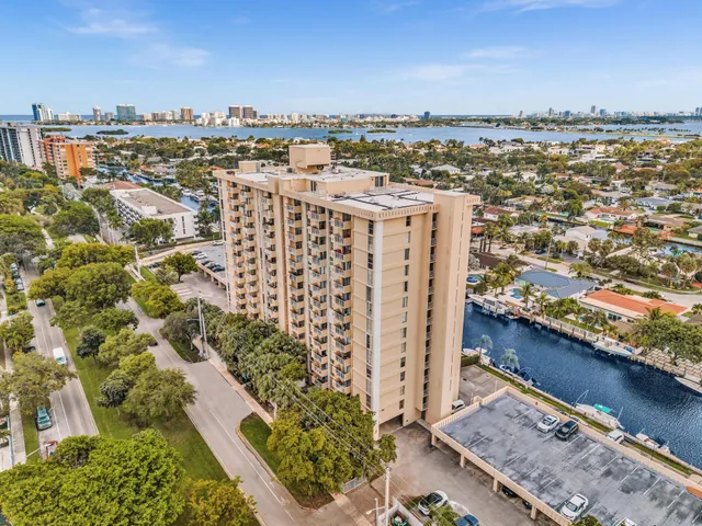 $2,200 | 2350 Northeast 135th Street, Unit 804, North Miami, FL 33181