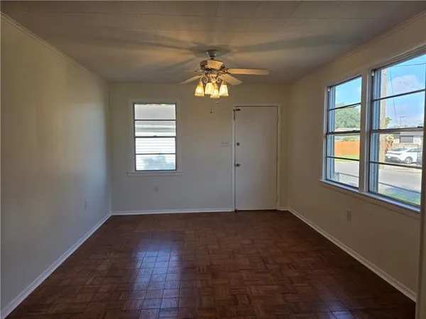 $2,300 | 552 Metairie Lawn Drive, Metairie, LA 70001