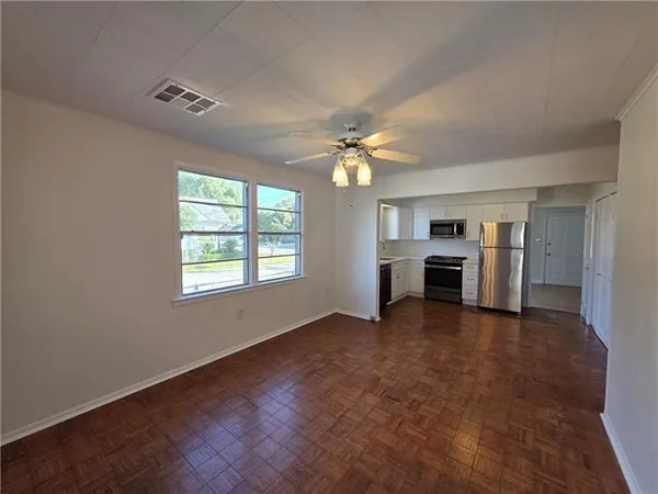 $2,300 | 552 Metairie Lawn Drive, Metairie, LA 70001