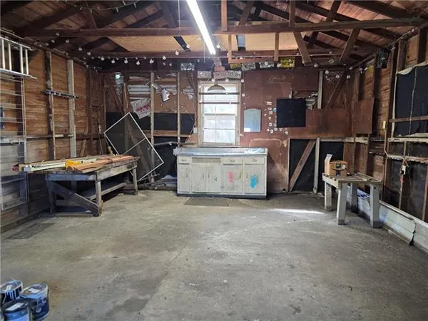 $2,300 | 552 Metairie Lawn Drive, Metairie, LA 70001