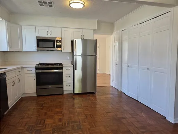 $2,300 | 552 Metairie Lawn Drive, Metairie, LA 70001