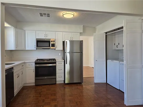 $2,300 | 552 Metairie Lawn Drive, Metairie, LA 70001