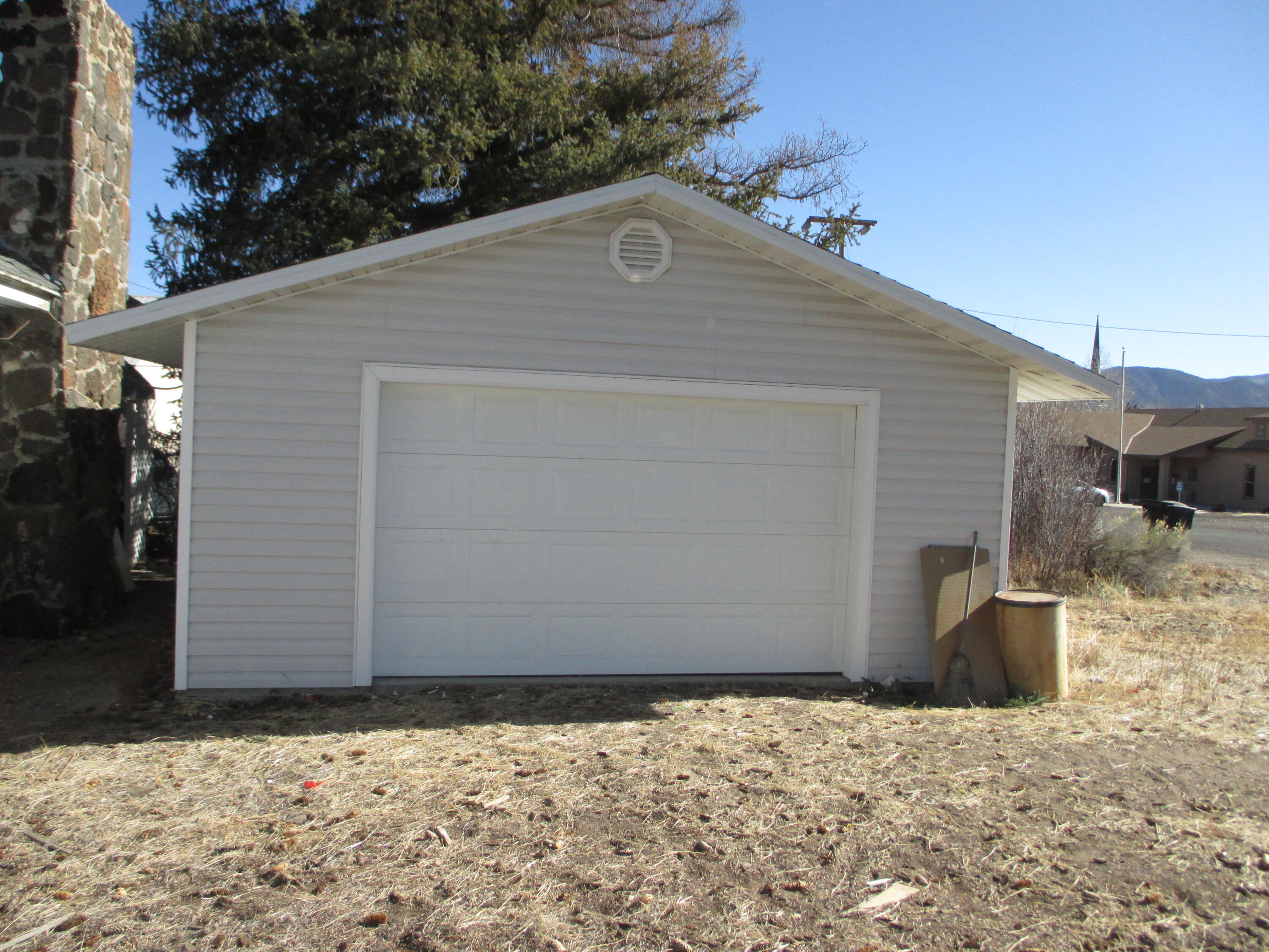 76 West Center Street Hatch, UT 84735 - Photo 3 of 25 Front of Garage