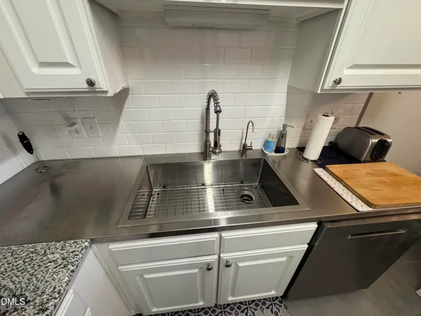 $1,400 | 2511 Huntscroft Lane, Unit 303, Raleigh, NC 27617