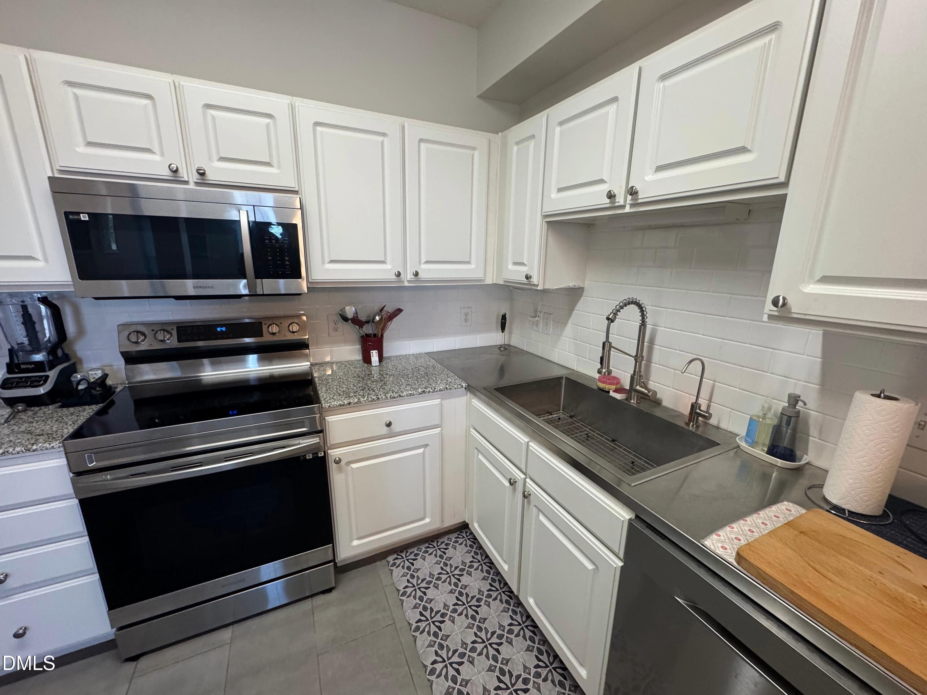 2511 Huntscroft Lane, Unit 303 Raleigh, NC 27617 - Photo 7 of 22 Kitchen