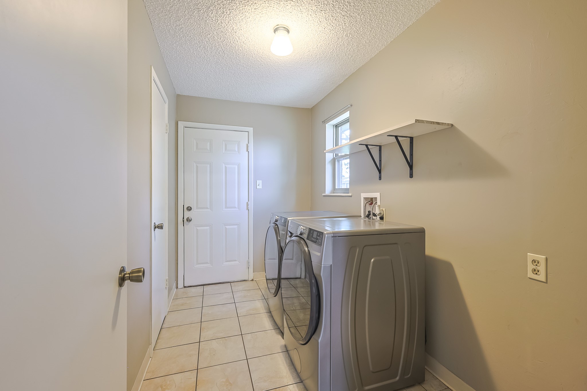 2934 Goodson Loop Pinehurst, TX 77362 - Photo 24 of 37 Gently used washer/dryer included in sale.