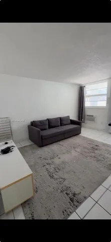 $319,000 | 335 Collins Avenue, Unit 302, Miami Beach, FL 33139