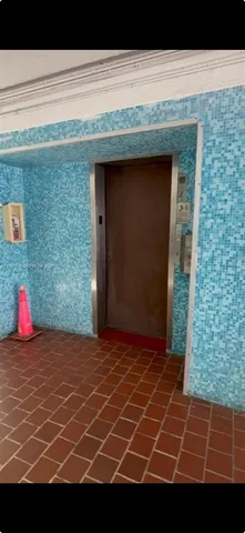 $319,000 | 335 Collins Avenue, Unit 302, Miami Beach, FL 33139