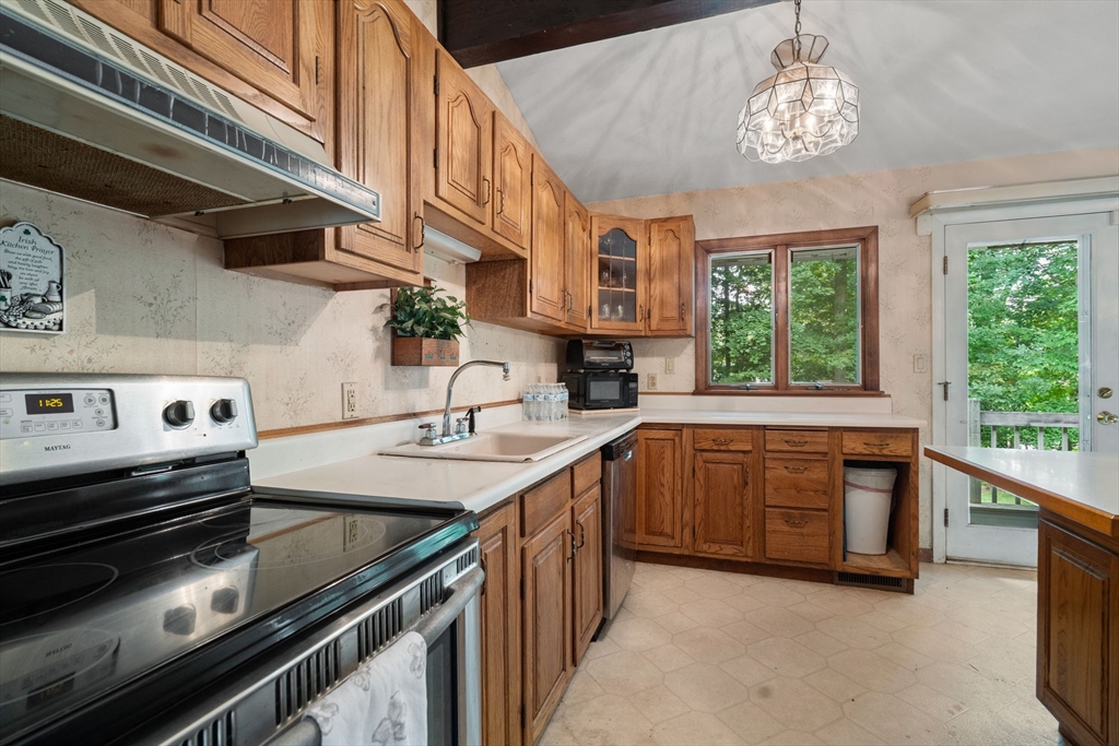 11 St Marys Road Burlington, MA 01803 - Photo 14 of 25 Gallery Image 14