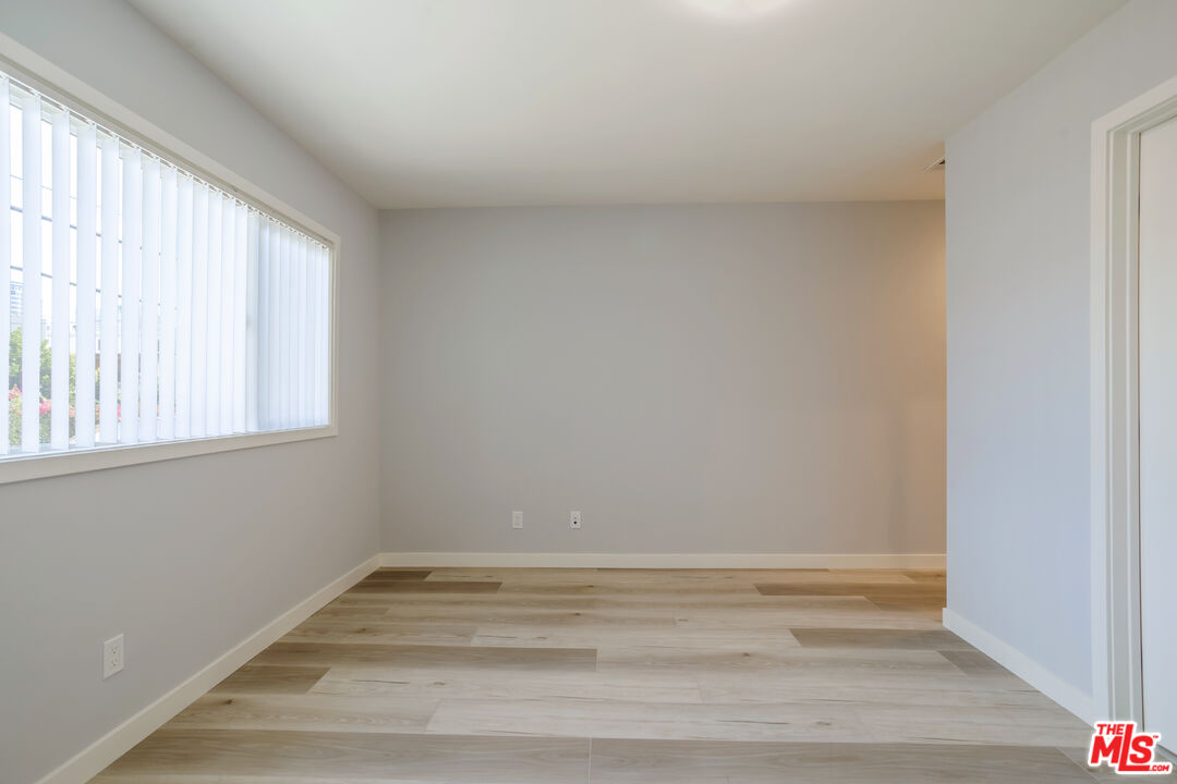 1116 San Rafael Avenue, Unit 6 Glendale, CA 91202 - Photo 14 of 23 a room with a window