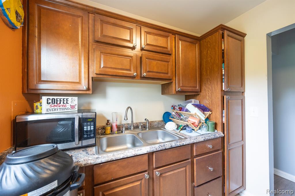 2704 West 13 Mile Road, Unit 12 Royal Oak, MI 48073 - Photo 16 of 20