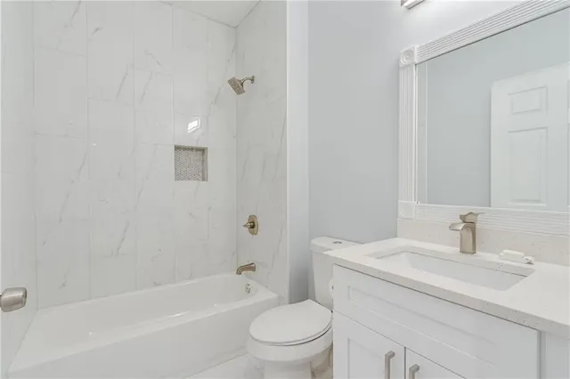 a view of a livingroom with a ceiling fan and entryway