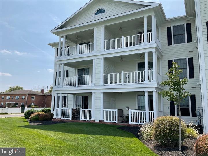 5 Oakley Street, Unit 102 Cambridge, MD 21613 - Photo 25 of 35 Porch lower right