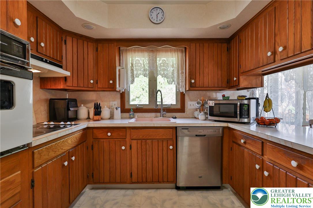7933 Trails End Fogelsville, PA 18051 - Photo 5 of 32 a kitchen with a sink window and cabinets