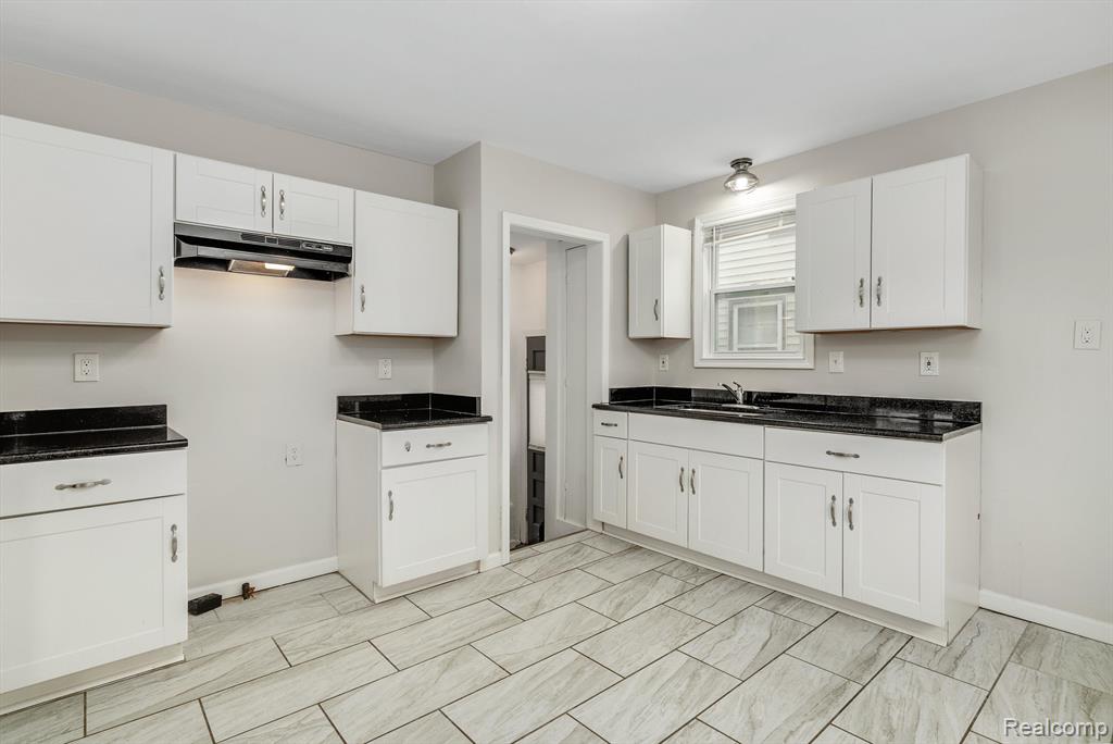 21805 Rausch Avenue Eastpointe, MI 48021 - Photo 13 of 33