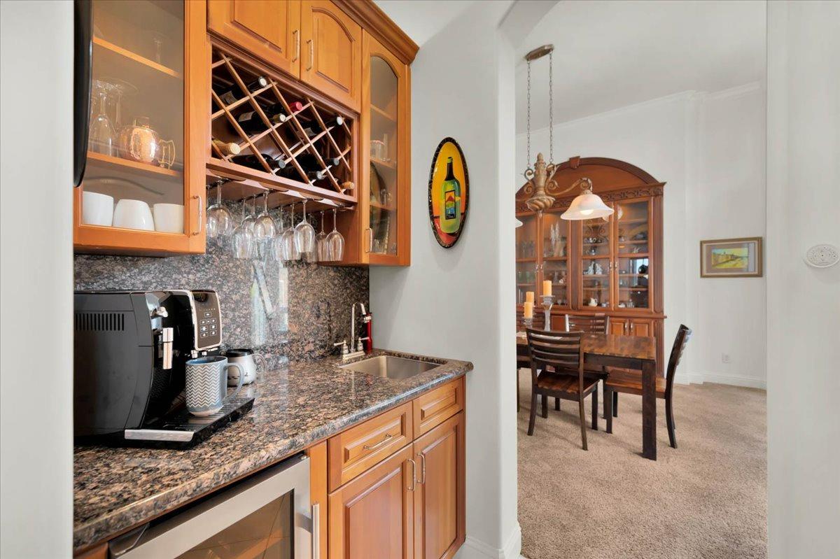4574 North Quail Lake Drive Clovis, CA 93619 - Photo 23 of 77 a kitchen with stainless steel appliances granite countertop a sink and cabinets