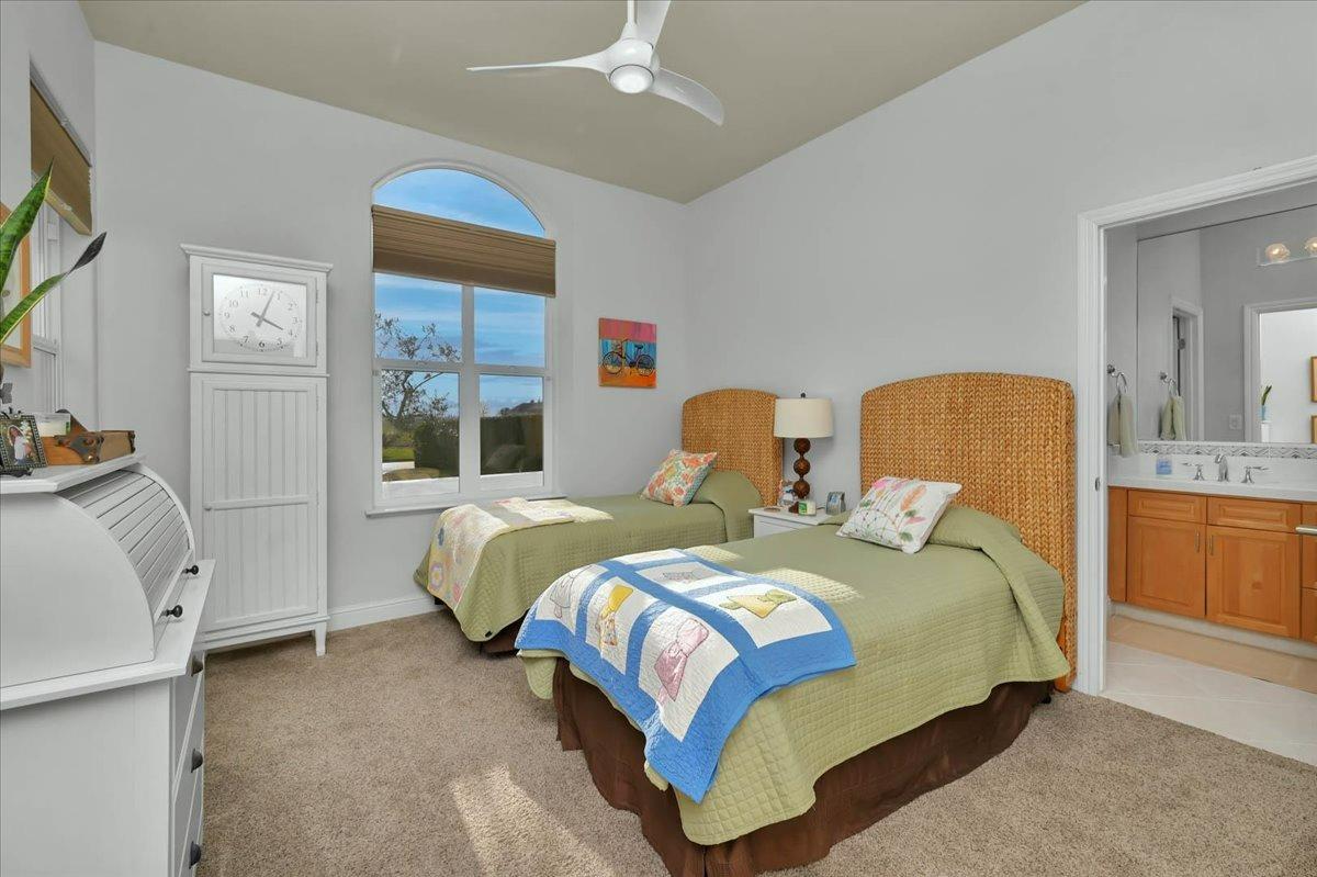 4574 North Quail Lake Drive Clovis, CA 93619 - Photo 35 of 77 a bedroom with two beds and painting on the wall