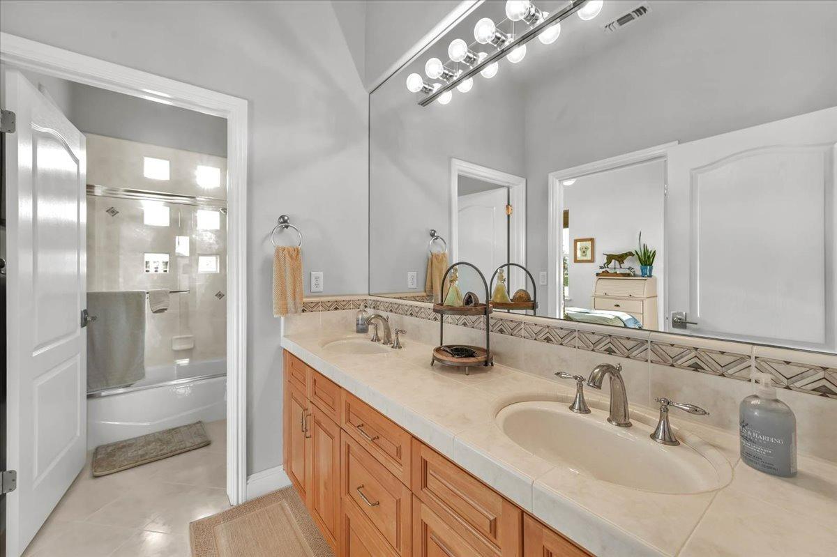 4574 North Quail Lake Drive Clovis, CA 93619 - Photo 37 of 77 a bathroom with double vanity sinks and a mirror