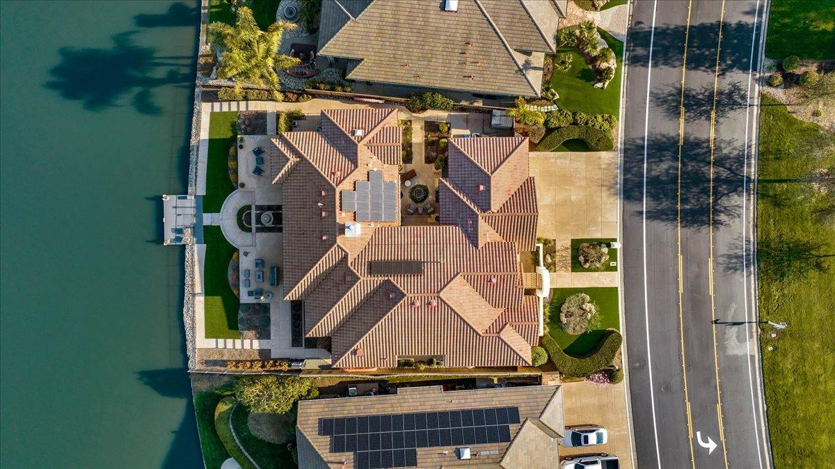4574 North Quail Lake Drive Clovis, CA 93619 - Photo 5 of 77 an aerial view of residential houses with outdoor space