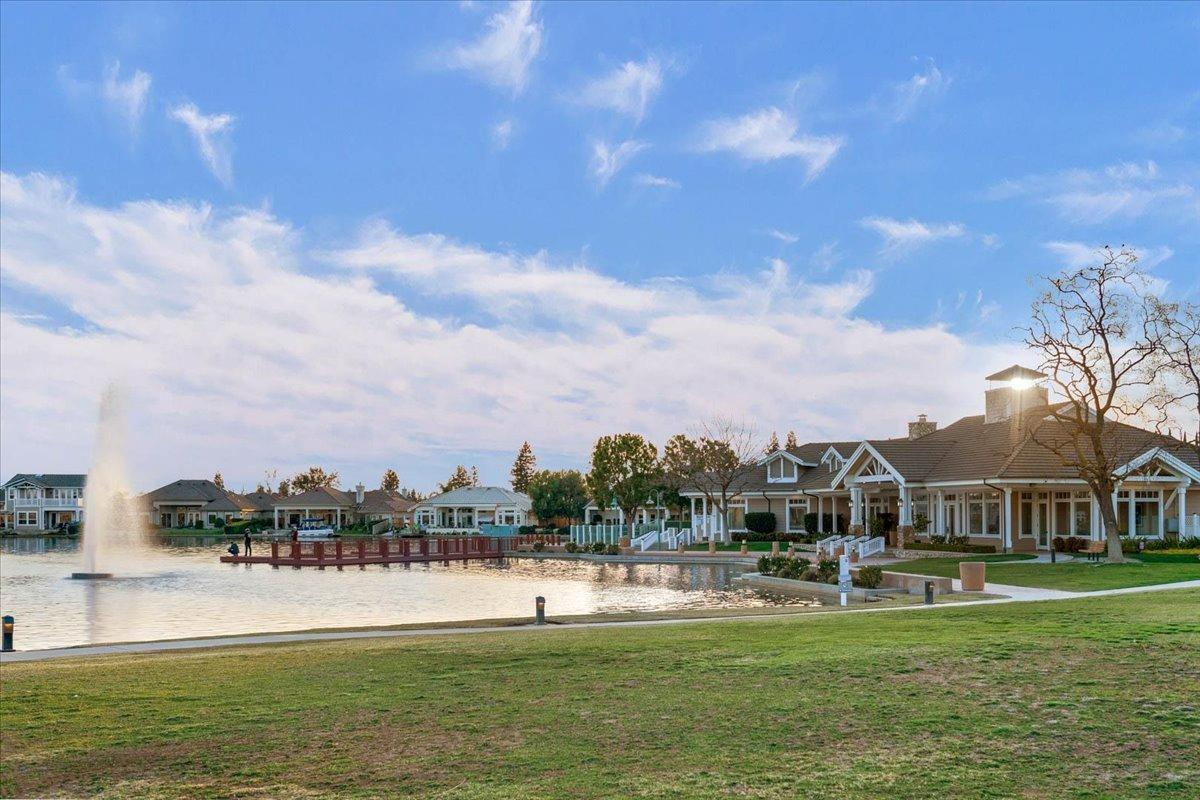 4574 North Quail Lake Drive Clovis, CA 93619 - Photo 72 of 77 a view of a lake with houses in the back