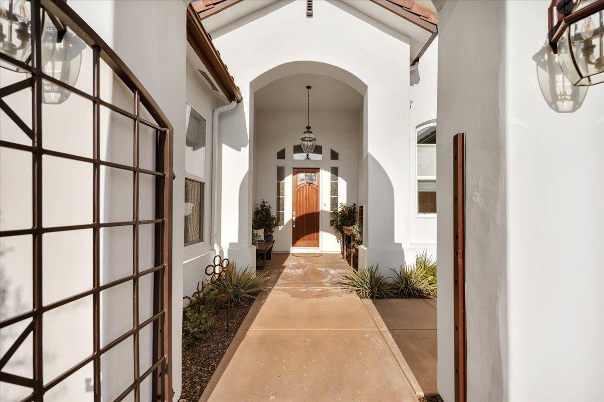 4574 North Quail Lake Drive Clovis, CA 93619 - Photo 9 of 77 a view of a hallway with wooden floor and entryway