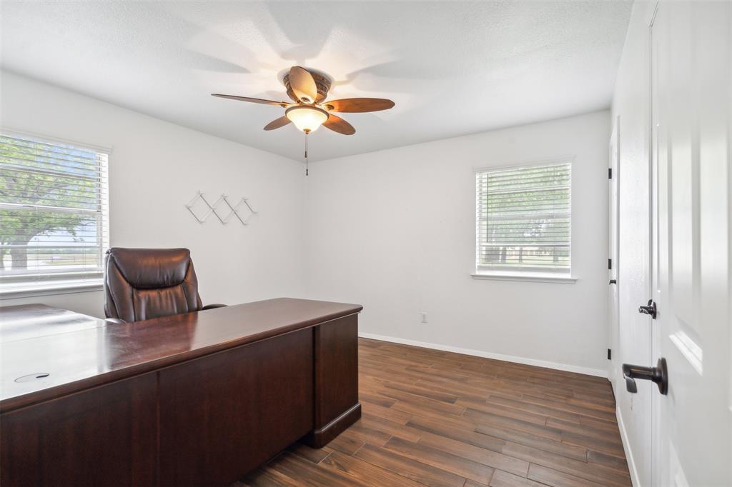 8740 Interstate 20 Eastland, TX 76448 - Photo 13 of 35 a living room with furniture and a window