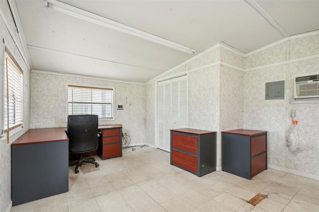 8740 Interstate 20 Eastland, TX 76448 - Photo 18 of 35 a view of workspace with windows