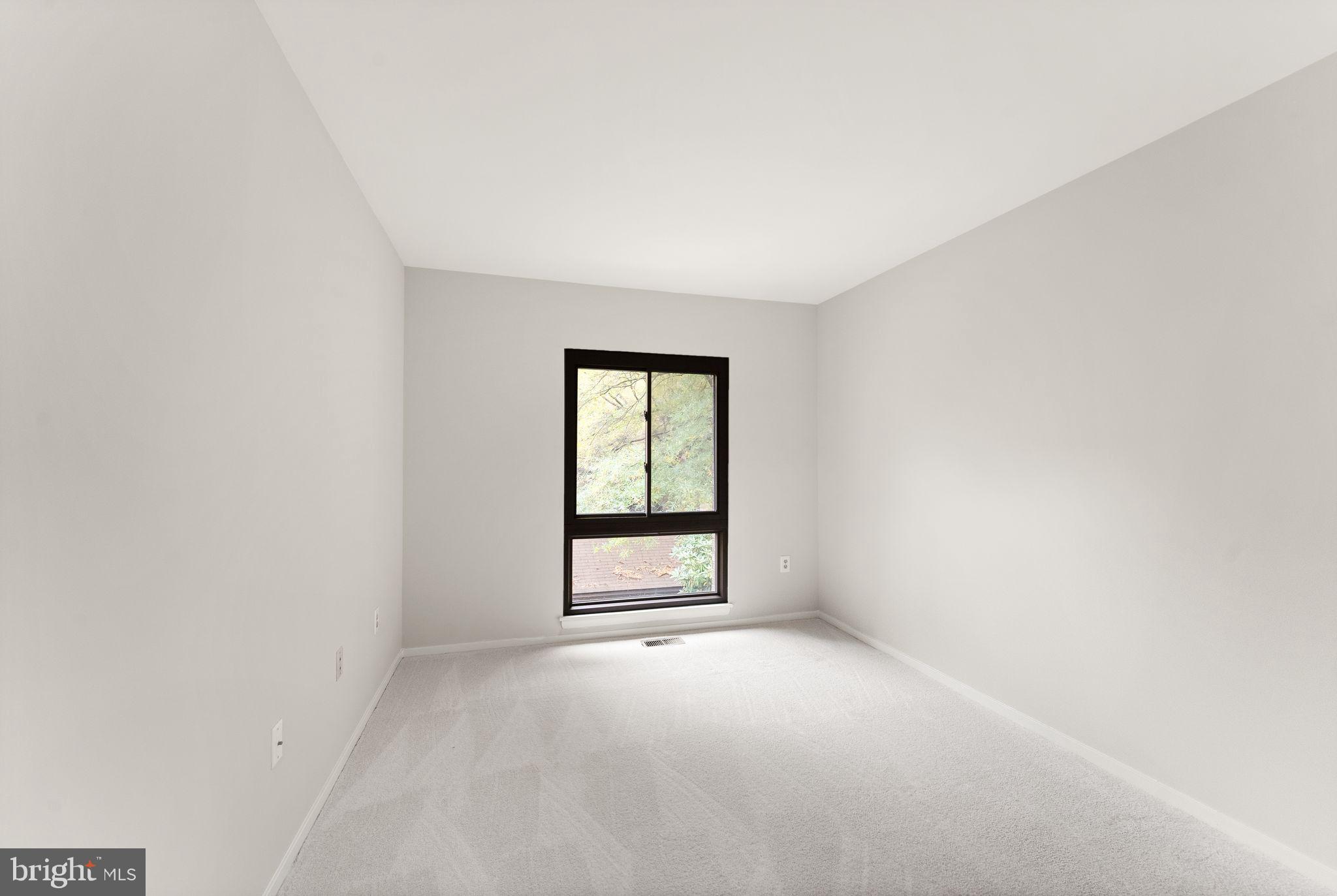 11917 Escalante Court Reston, VA 20191 - Photo 36 of 51 an empty room with windows