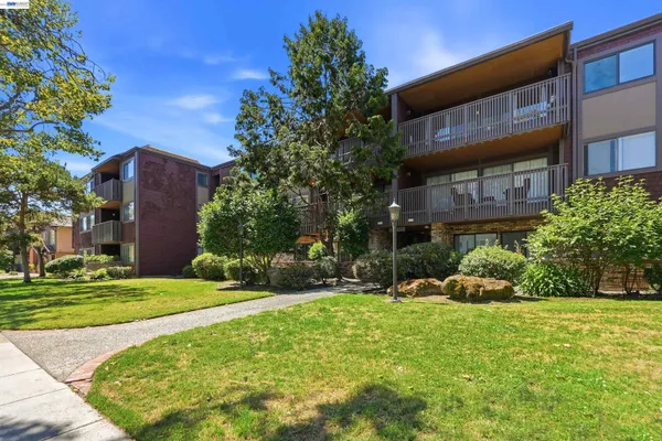 $575,000 | 1810 Central Avenue, Unit 310, Alameda, CA 94501