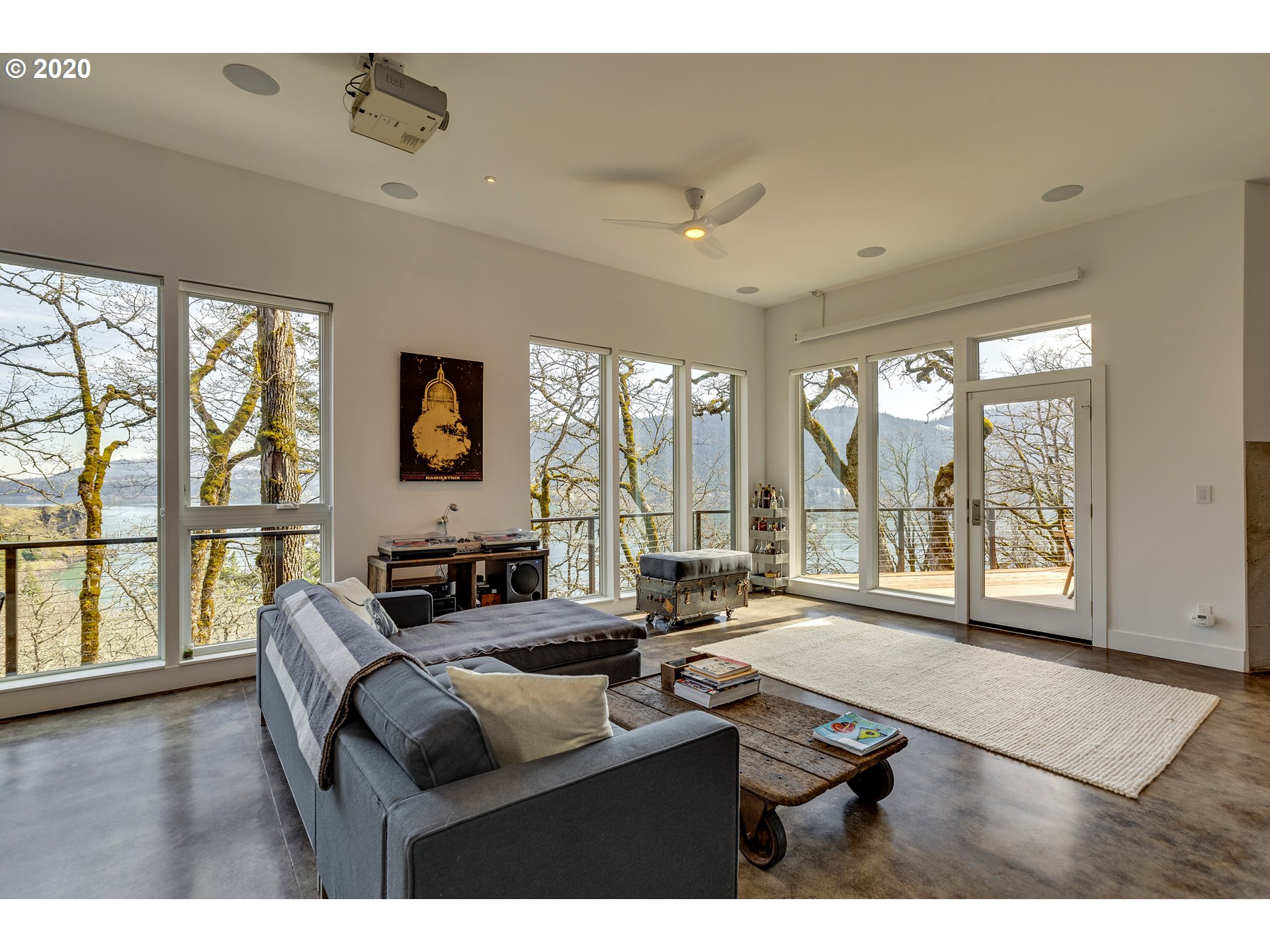 151 Shaddox Springs Road Underwood, WA 98651 - Photo 12 of 32 Living Room