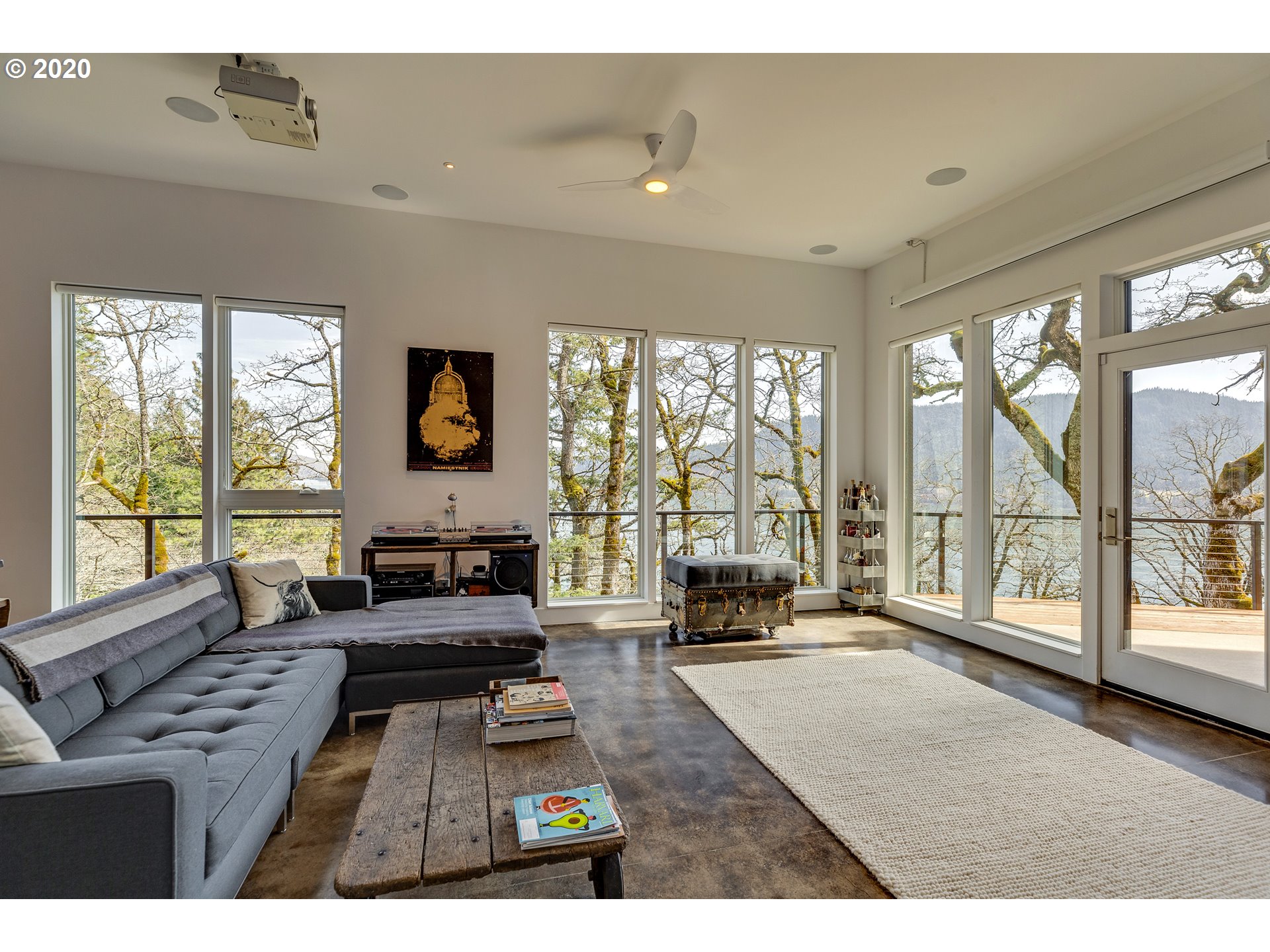 151 Shaddox Springs Road Underwood, WA 98651 - Photo 13 of 32 Living Room