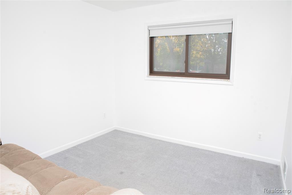 21664 Hall Road Woodhaven, MI 48183 - Photo 35 of 45