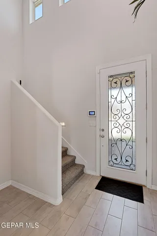 a view of entryway with window