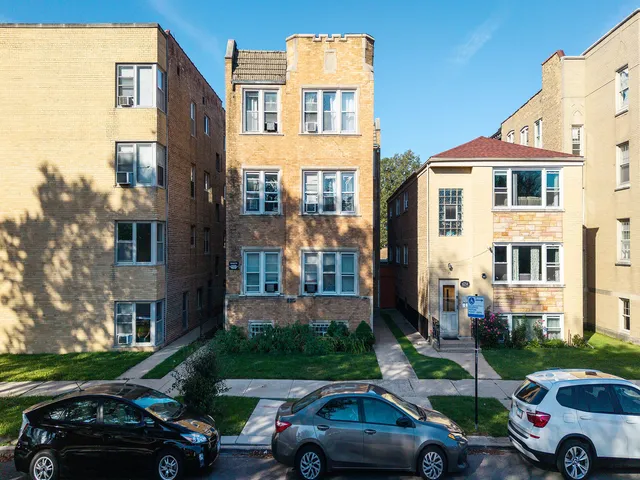 $840,000 | 6212 North Sacramento Avenue, Chicago, IL 60659